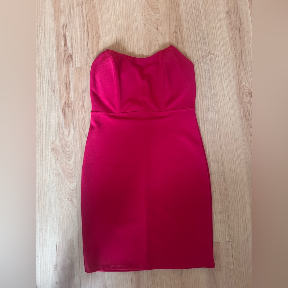 Elegant Red Strapless Dress